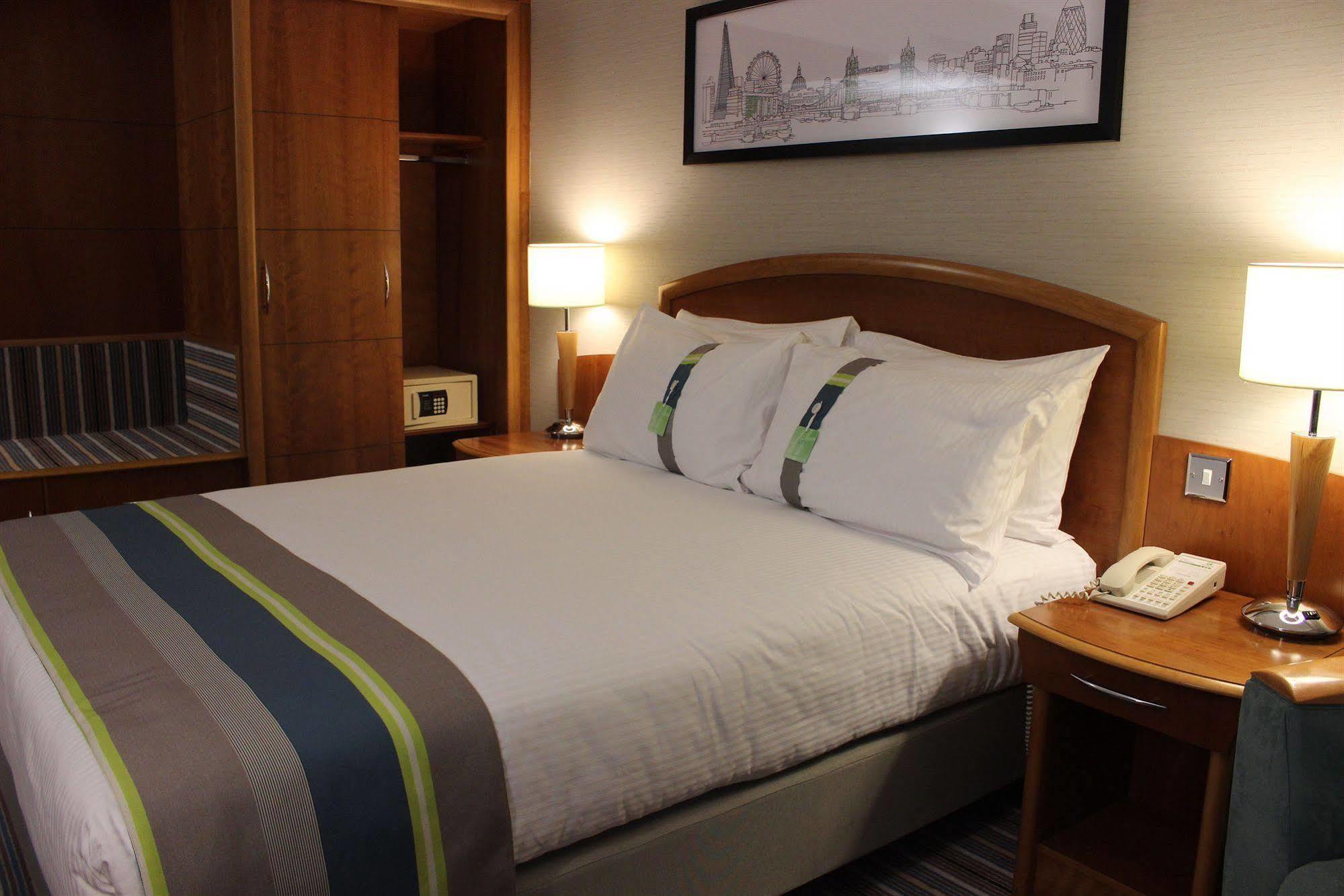 B&B Hotel London Heathrow Slough Exterior foto
